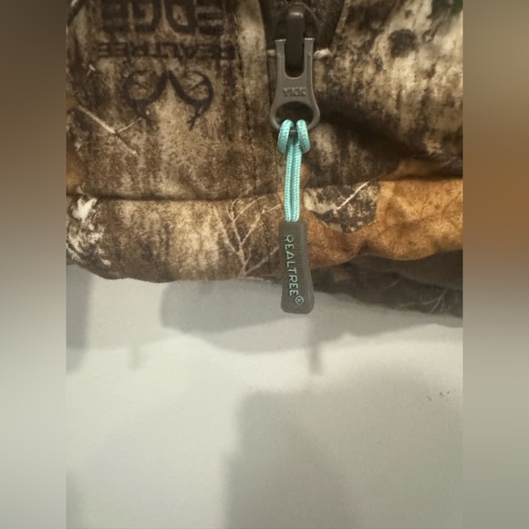 Women’s EUC realtree jacket. Smoke free/pet free home. Tiffany blue details. - Picture 2 of 5